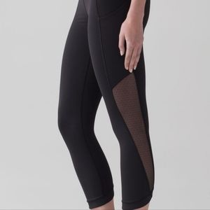 Lululemon black sole train crop leggings